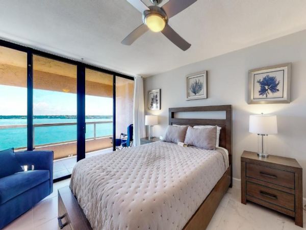 Luxury Beachfront Condo - Clearwater Vacation Rental Pool & Ocean Views