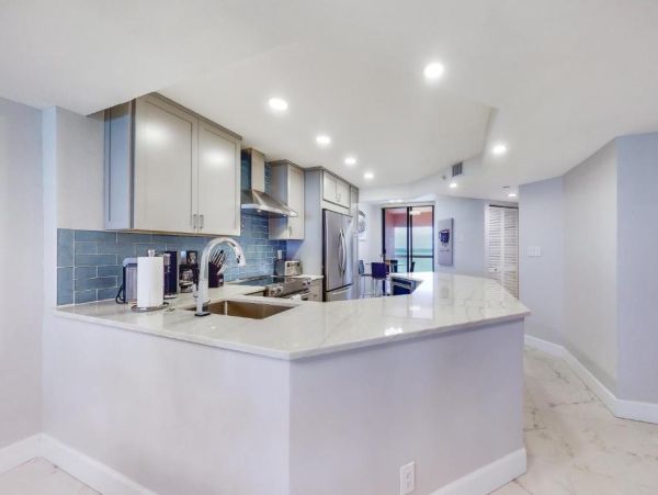 Luxury Beachfront Condo - Clearwater Vacation Rental Pool & Ocean Views