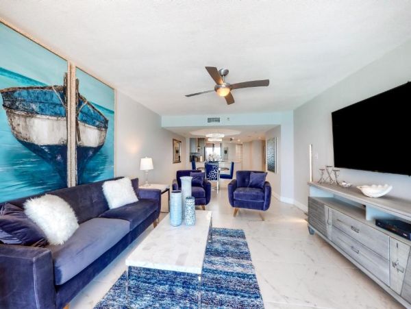 Luxury Beachfront Condo - Clearwater Vacation Rental Pool & Ocean Views