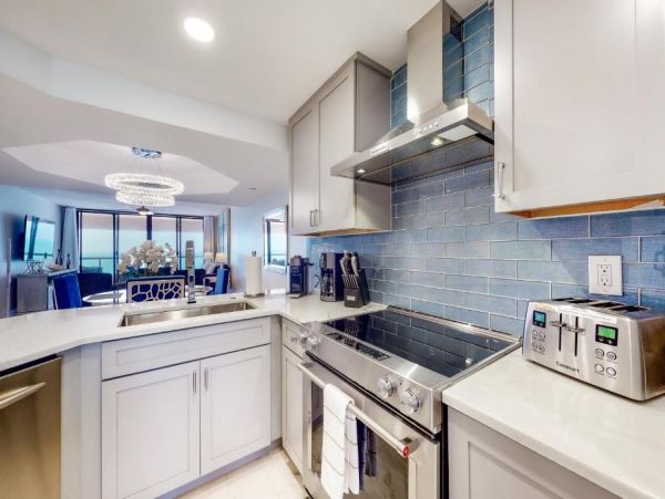 Luxury Beachfront Condo - Clearwater Vacation Rental Pool & Ocean Views