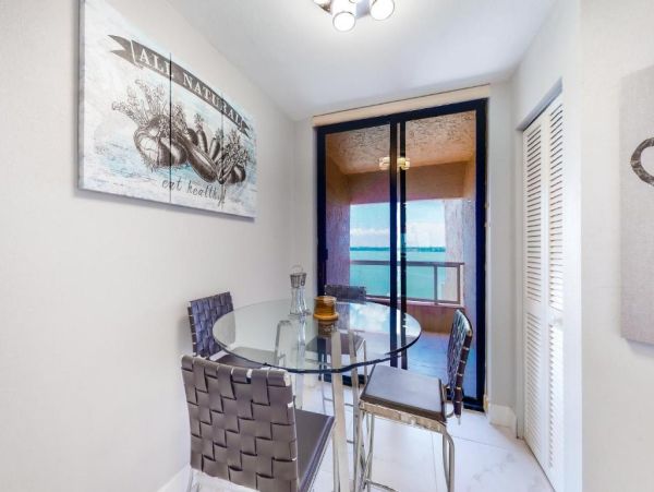 Luxury Beachfront Condo - Clearwater Vacation Rental Pool & Ocean Views