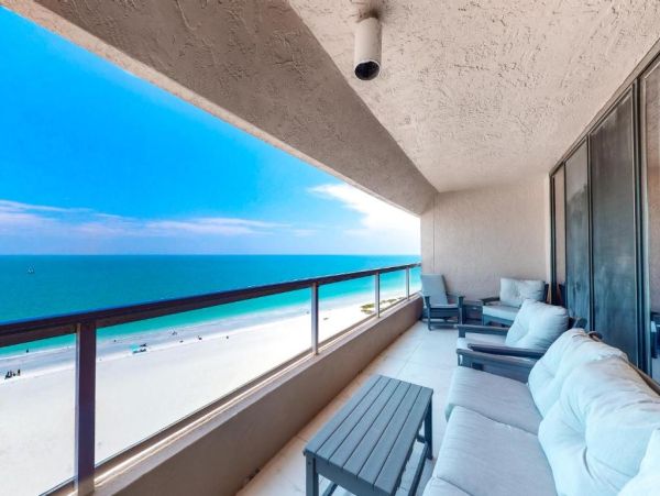 Luxury Beachfront Condo - Clearwater Vacation Rental Pool & Ocean Views