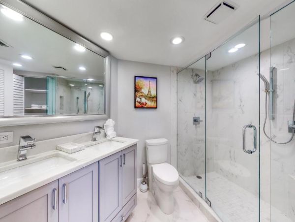 Luxury Beachfront Condo - Clearwater Vacation Rental Pool & Ocean Views