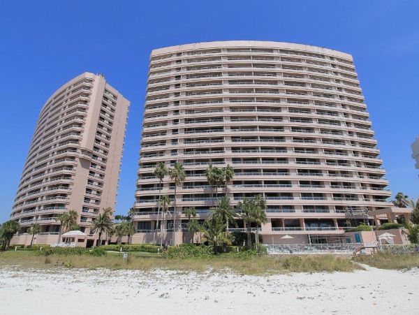 Luxury Beachfront Condo - Clearwater Vacation Rental Pool & Ocean Views