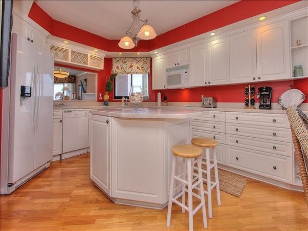 VIEWS EVERYWHERE 3 BEDROOM CLEARWATER BEACHFRONT CONDO