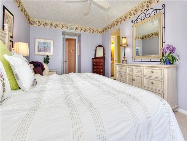 VIEWS EVERYWHERE 3 BEDROOM CLEARWATER BEACHFRONT CONDO