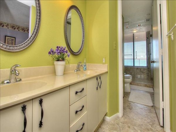 VIEWS EVERYWHERE 3 BEDROOM CLEARWATER BEACHFRONT CONDO