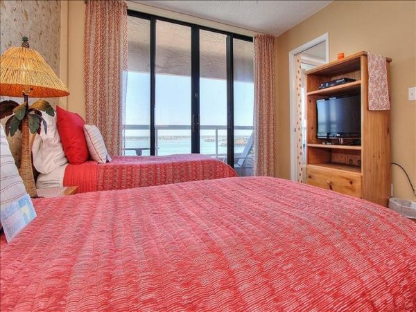VIEWS EVERYWHERE 3 BEDROOM CLEARWATER BEACHFRONT CONDO