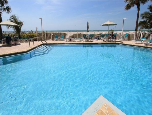 VIEWS EVERYWHERE 3 BEDROOM CLEARWATER BEACHFRONT CONDO