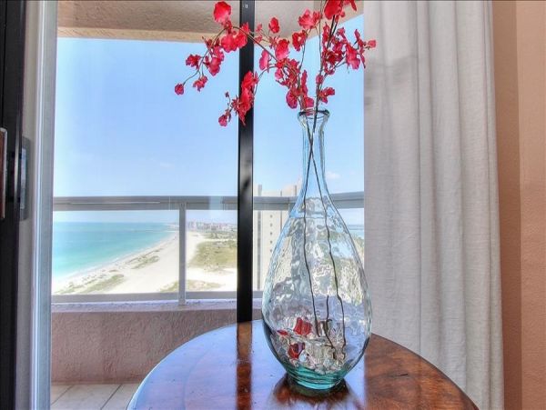 VIEWS EVERYWHERE 3 BEDROOM CLEARWATER BEACHFRONT CONDO