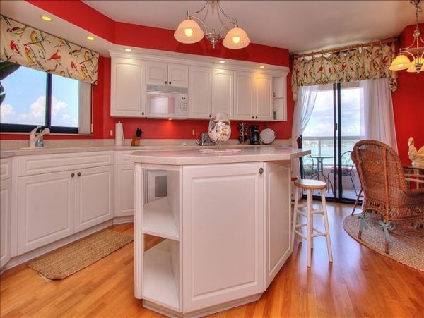 VIEWS EVERYWHERE 3 BEDROOM CLEARWATER BEACHFRONT CONDO