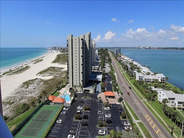 VIEWS EVERYWHERE 3 BEDROOM CLEARWATER BEACHFRONT CONDO