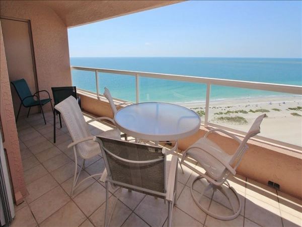 VIEWS EVERYWHERE 3 BEDROOM CLEARWATER BEACHFRONT CONDO