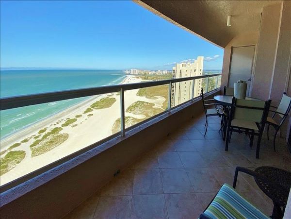 Luxury Penthouse with Sweeping Views and Balcony