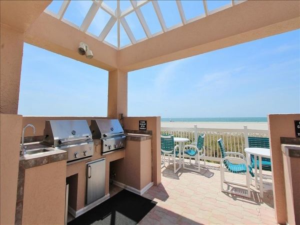 Luxury Penthouse with Sweeping Views and Balcony