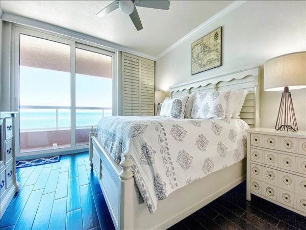 Luxury Penthouse with Sweeping Views and Balcony