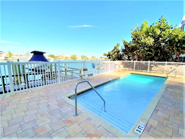 Three Bedroom Walk to Beach Vacation Condo in Clearwater