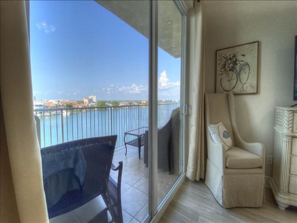 3 Bedroom -3 Bathroom Condo with Water Views short walk to restaurants and beach