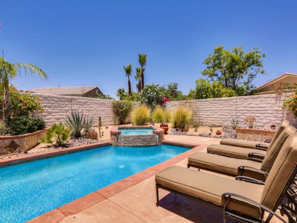 Palm Desert Home 983936