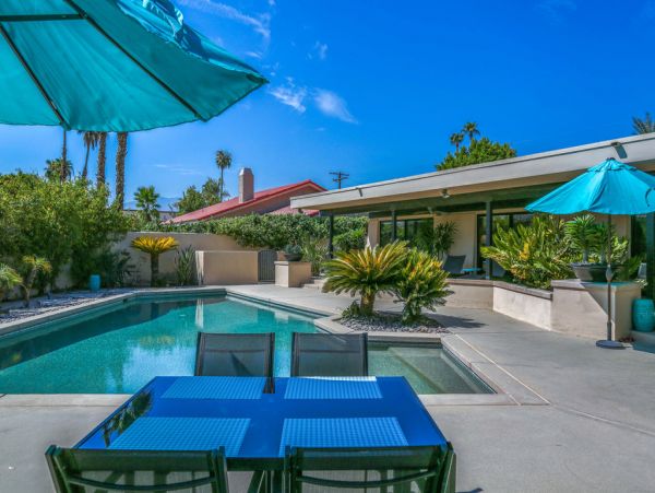 Palm Desert 3 Bedroom Home with Pool & Game Room