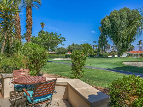 Palm Desert 3 Bedroom Home with Pool & Game Room