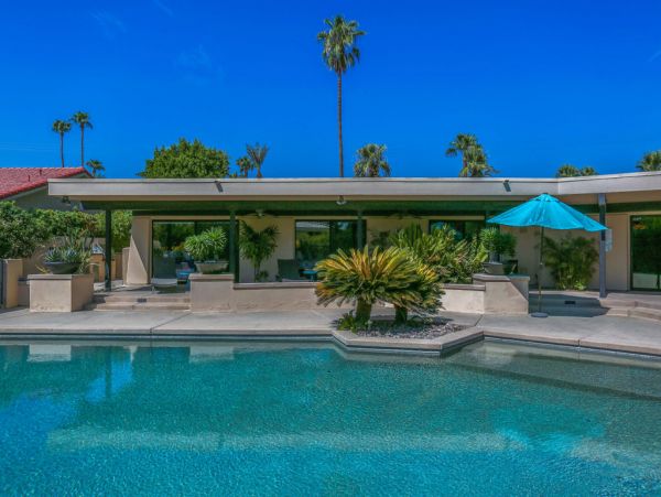 Palm Desert 3 Bedroom Home with Pool & Game Room