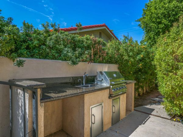Palm Desert 3 Bedroom Home with Pool & Game Room