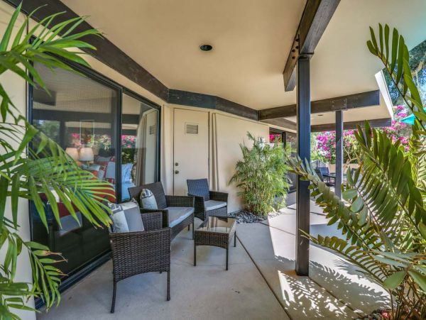Palm Desert 3 Bedroom Home with Pool & Game Room