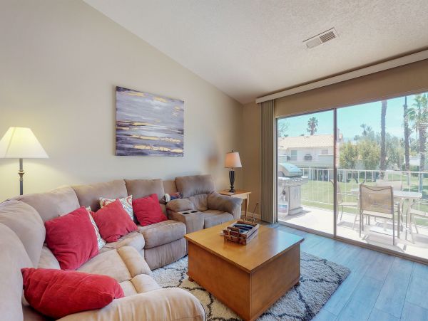 Palm Desert Home 983960