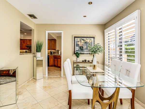 Palm Desert Home 983979