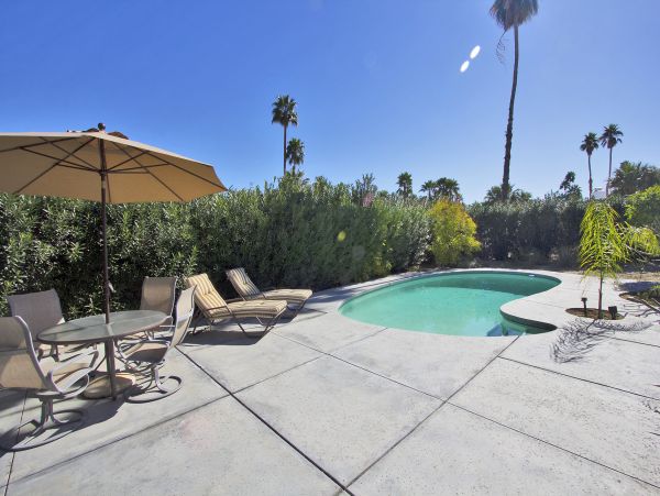 Palm Desert Home 984000