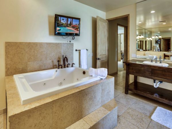 Luxury 8 Bedroom Estate with Pool & Spa in Rancho Mirage