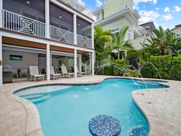 Short Walk to Beach Fort Myers Vacation Home Private Pool