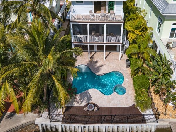 Short Walk to Beach Fort Myers Vacation Home Private Pool