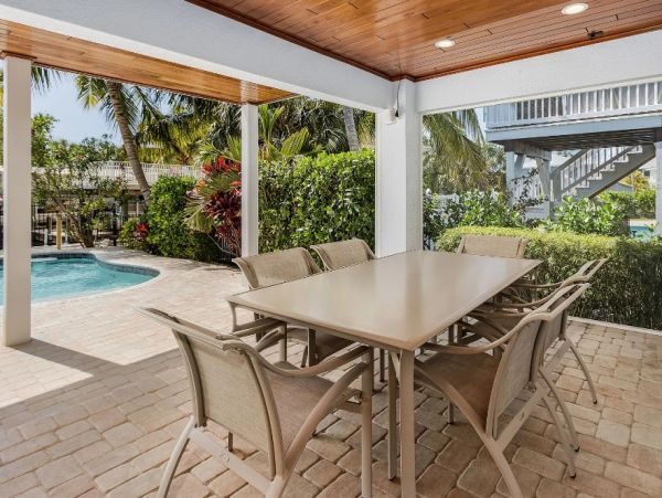 Short Walk to Beach Fort Myers Vacation Home Private Pool