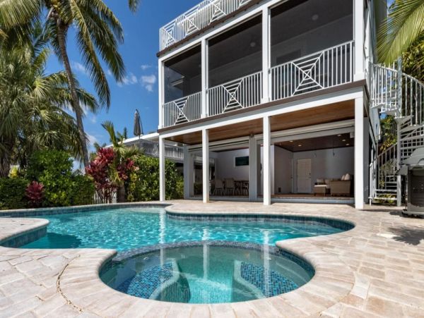Short Walk to Beach Fort Myers Vacation Home Private Pool