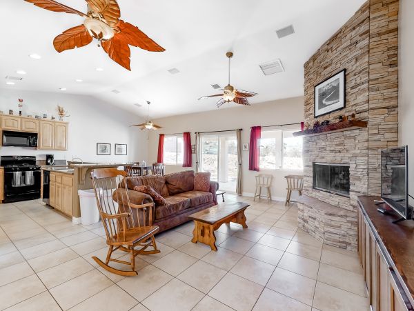 Palm Springs Home 984023