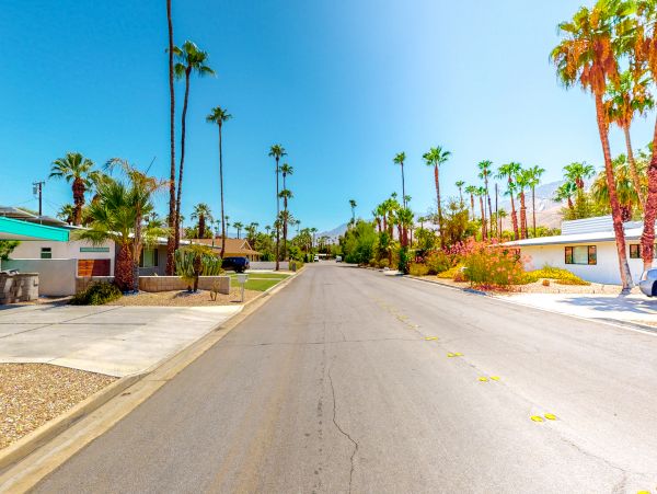 Palm Springs Home 984028