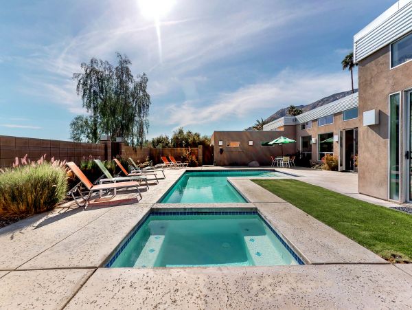 Palm Springs Home 984034