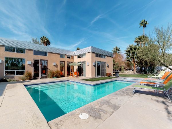 Palm Springs Home 984034