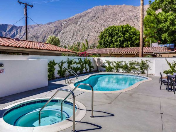 Palm Springs Home 984035