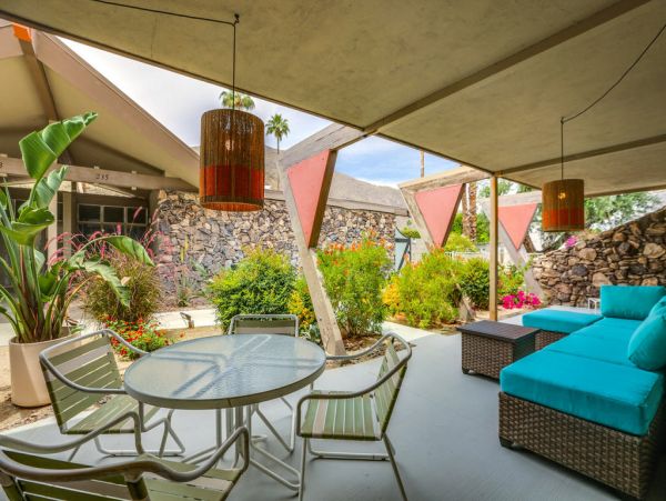 Palm Springs Home 984038