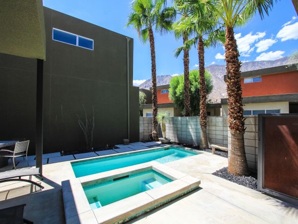 Palm Springs Home 984040