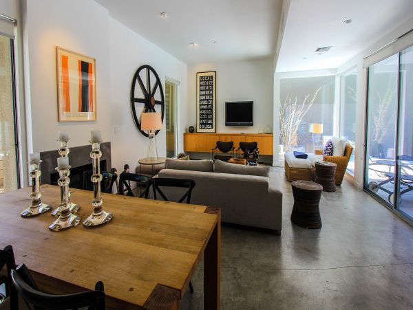 Palm Springs Home 984040