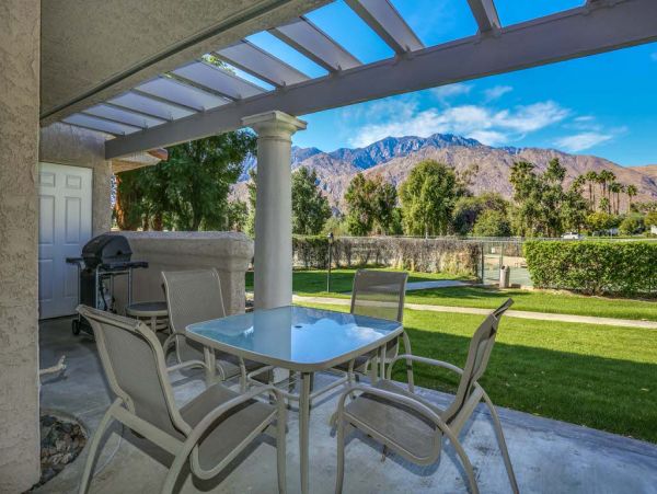 Palm Springs Home 984042