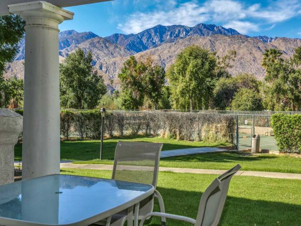 Palm Springs Home 984042