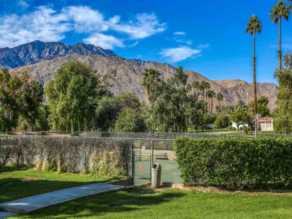 Palm Springs Home 984042
