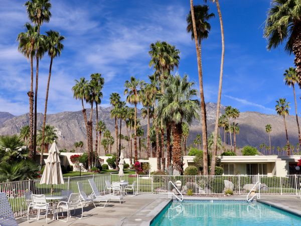 Palm Springs Home 984043
