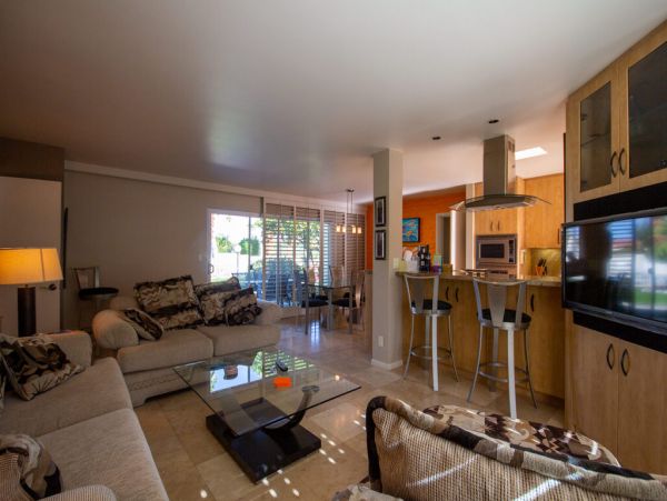 Palm Springs Home 984043
