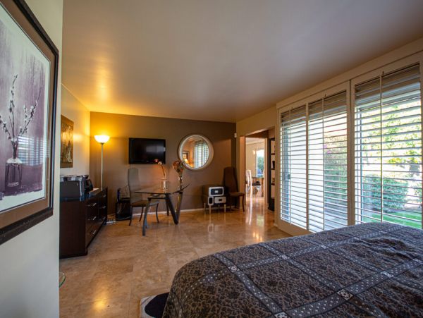 Palm Springs Home 984043